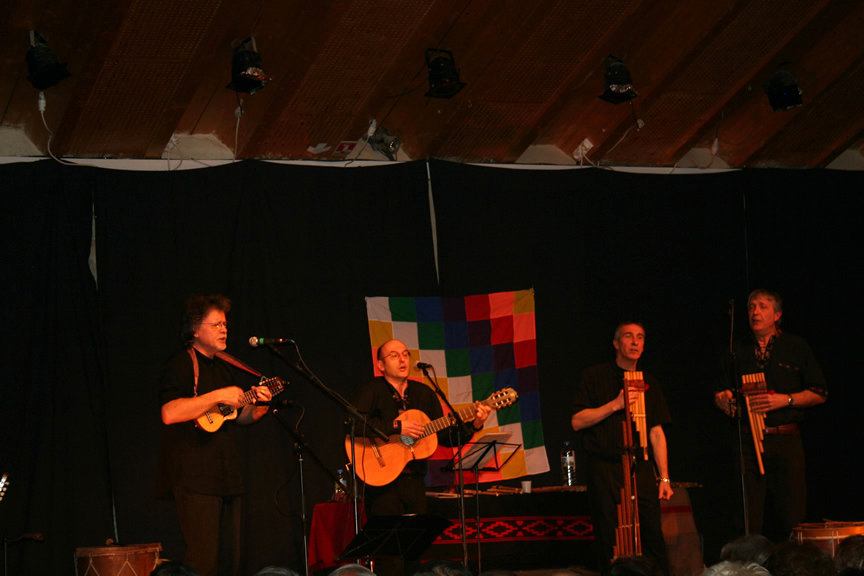 Le groupe Kinua en concert lors de la septième édition d'Histoires d'Amériques latines à la CachardeSaint-Péray (07) le 09 février 2008 